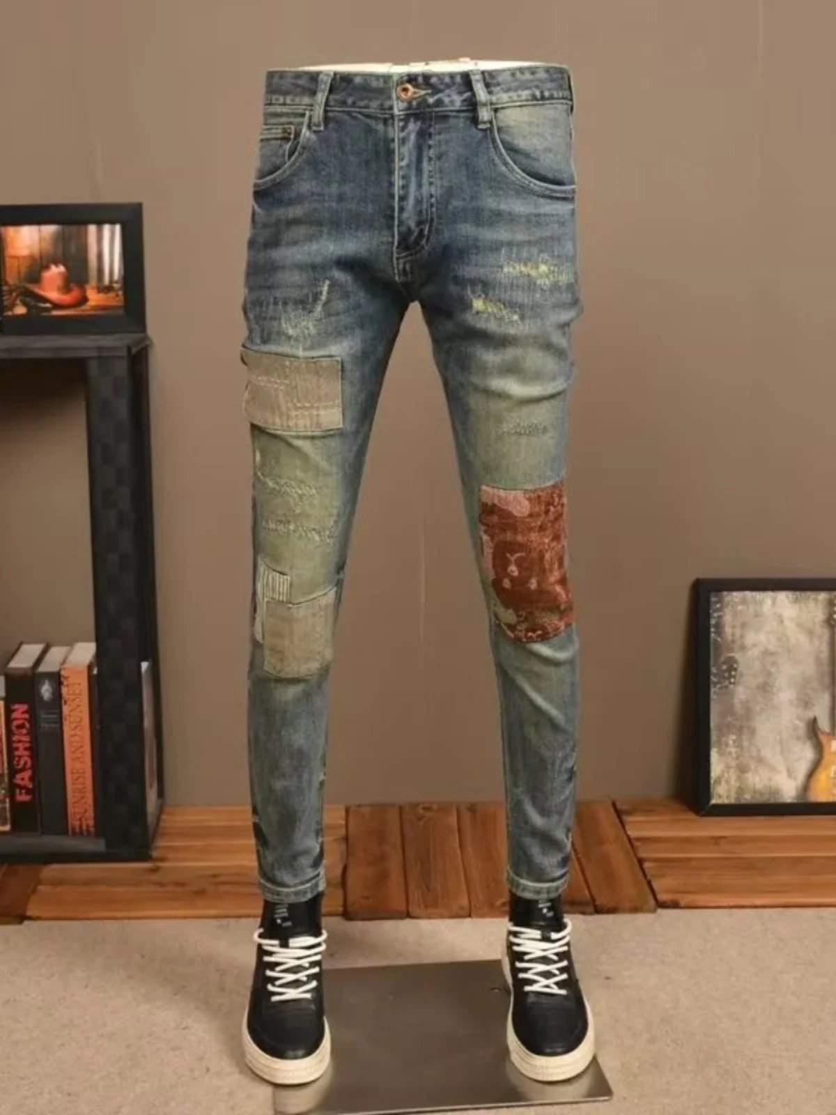 Мужские джинсы Slim Fit, весна-осень, новинка, с эффектом потертости, в стиле пэчворк, молодежные, универсальные, модные, повседневные, длинные брюки
Мужские джинсы Slim Fit, весна-осень, новинка, с эффектом потертости, в стиле пэчворк, молодежные, универсальные, модные, повседневные, длинные брюки