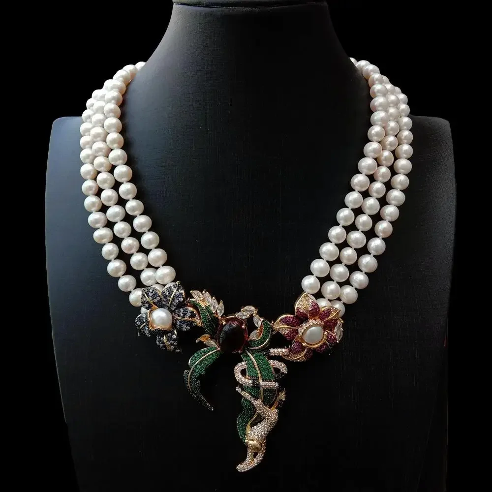 3 Strands Cultured White Pearl Cubic Zirconia Pave Pendant Statement Necklace 18"
3 Strands Cultured White Pearl Cubic Zirconia Pave Pendant Statement Necklace 18"