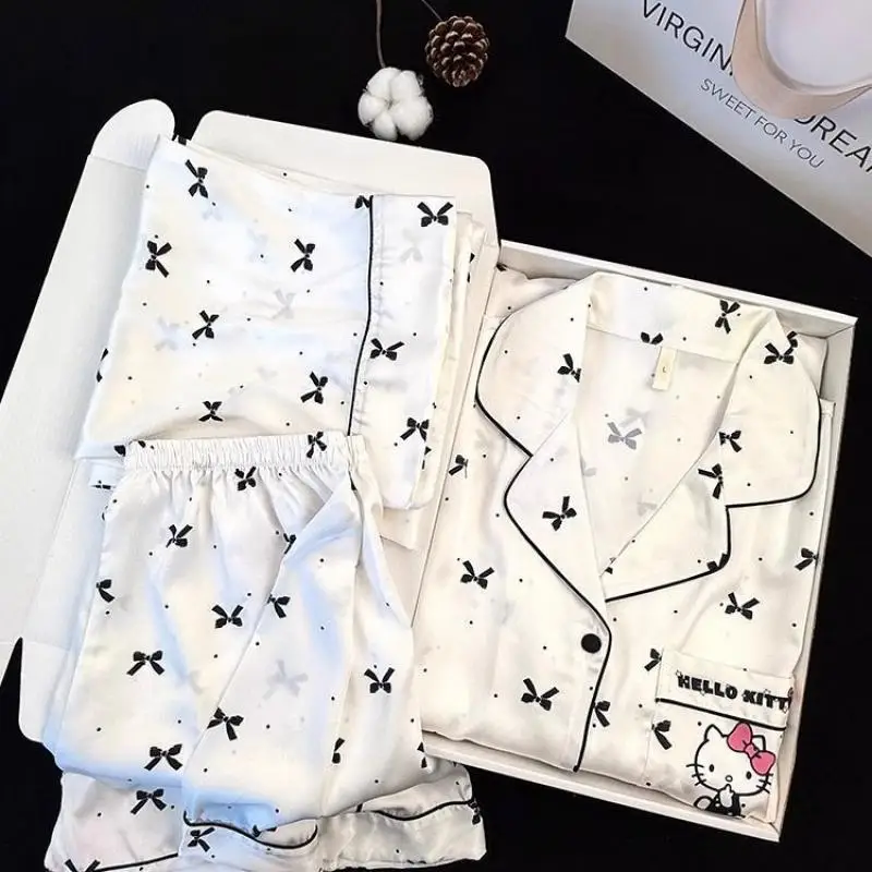 Пижамы с рисунком Sanrio аниме «Hello Kitty» Ins Kawaii, кардиган большого размера с принтом, домашняя одежда, пижамный комплект из ледяного шелка, праздничные подарки
Пижамы с рисунком Sanrio аниме «Hello Kitty» Ins Kawaii, кардиган большого размера с принтом, домашняя одежда, пижамный комплект из ледяного шелка, праздничные подарки