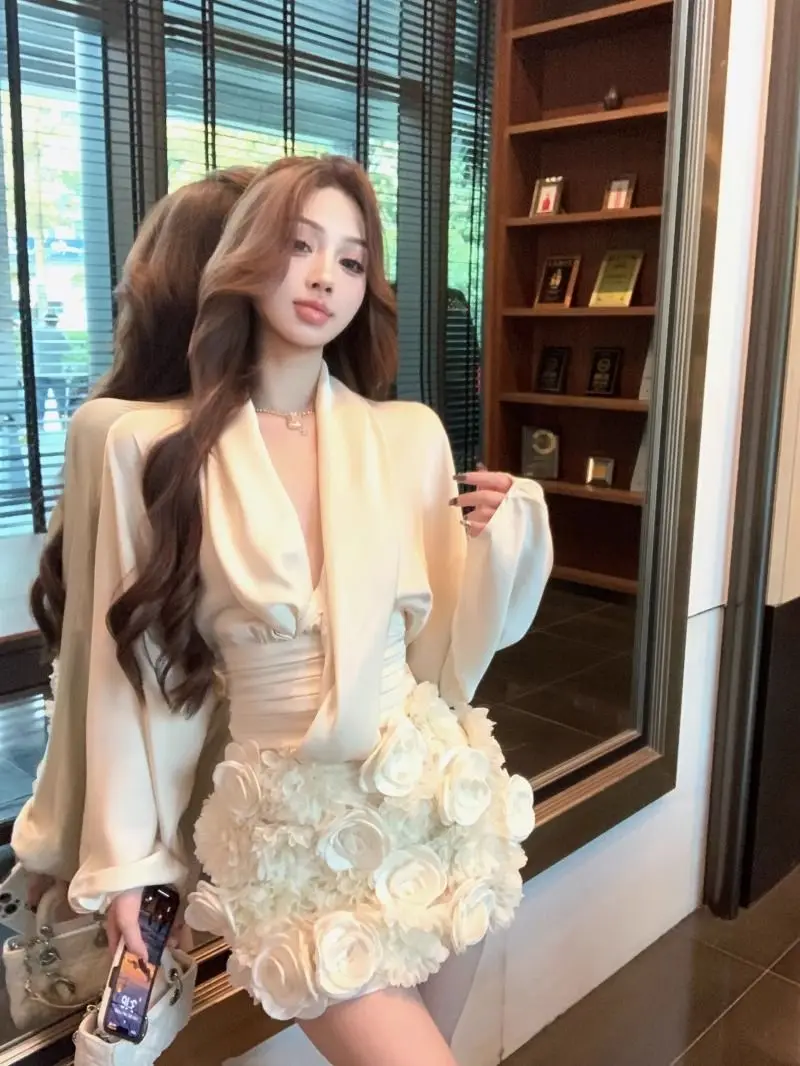 Fashion V-neck Waist Cinched Shirt for Women Winter 3D Flower Wrap Hip Slimming Mini Skirt High end Two Piece Set Women Outfits
Fashion V-neck Waist Cinched Shirt for Women Winter 3D Flower Wrap Hip Slimming Mini Skirt High end Two Piece Set Women Outfits