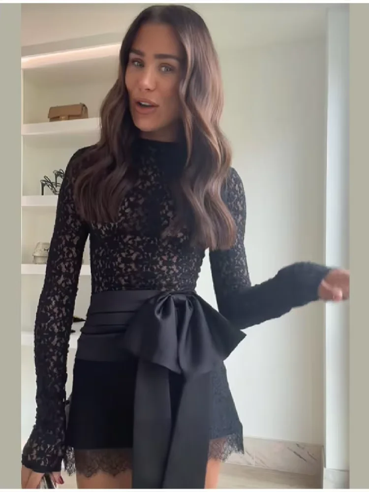 2025 Fashion New Hollow Out Sexy Lady Set Satin Tight Fitting Bow Belted Lace Pattern Bodysuits Women Party Two Piece Overalls
2025 Fashion New Hollow Out Sexy Lady Set Satin Tight Fitting Bow Belted Lace Pattern Bodysuits Women Party Two Piece Overalls