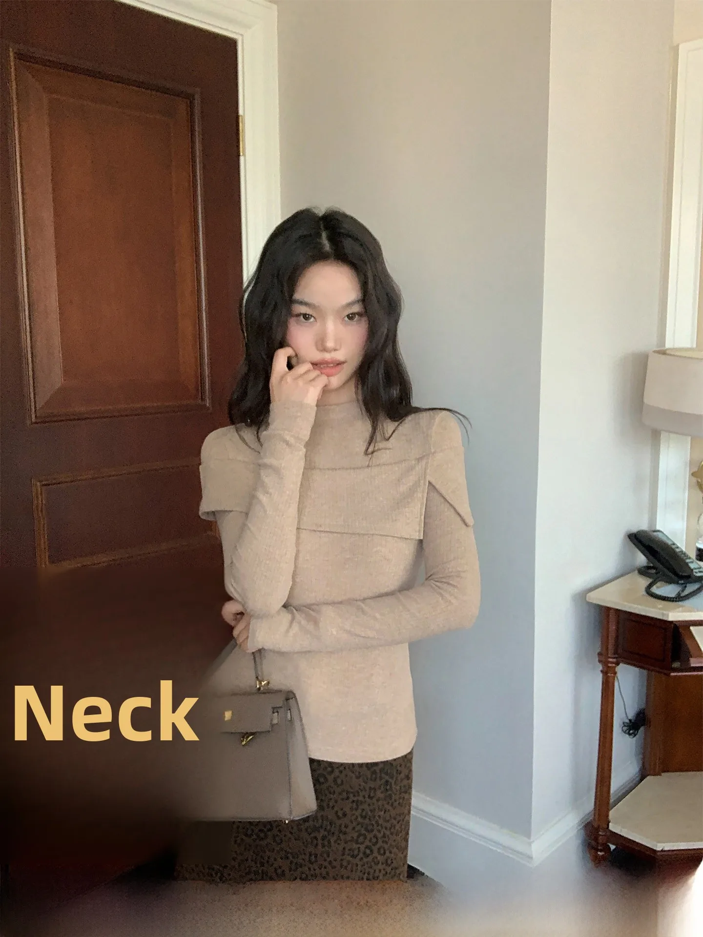 Slim Fit Knitted Long Sleeve Top Women's Elegant Style Half High Collar Fake Two-Piece T-Shirt Spring Season Fashion Slimming
Slim Fit Knitted Long Sleeve Top Women's Elegant Style Half High Collar Fake Two-Piece T-Shirt Spring Season Fashion Slimming