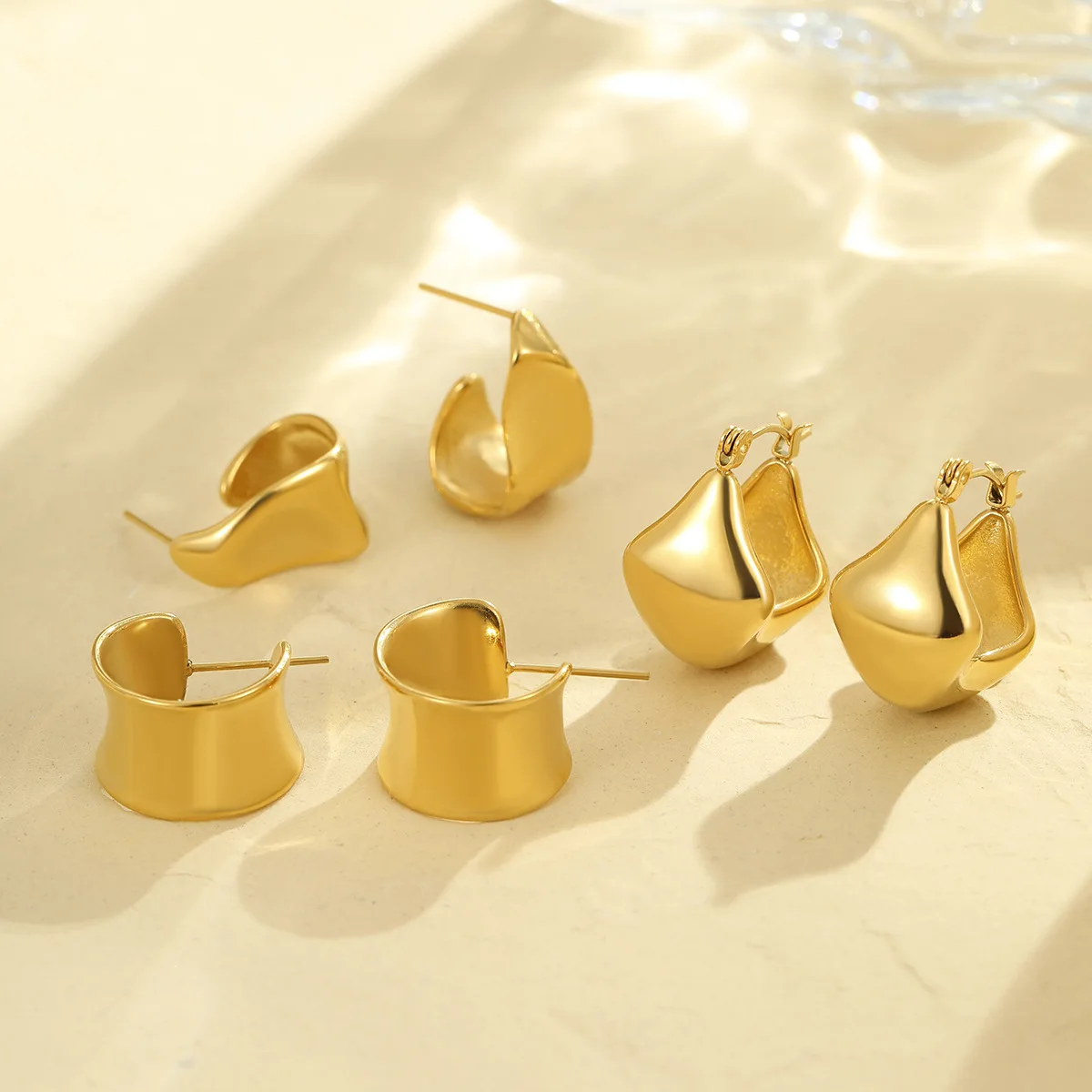 1 пара европейских и американских минималистичных широких витых C-образных нестандартных модных серег в холодном стиле
1 пара европейских и американских минималистичных широких витых C-образных нестандартных модных серег в холодном стиле