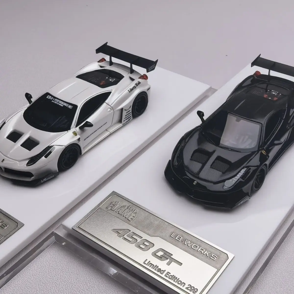 Пламя 1:64 Масштаб Ferrari Pramar LB458GT LBWK Широкий корпус Пользовательская модель автомобиля из смолы Коллекционная игрушка в подарок Сувенир Дисплей Орнамент
Пламя 1:64 Масштаб Ferrari Pramar LB458GT LBWK Широкий корпус Пользовательская модель автомобиля из смолы Коллекционная игрушка в подарок Сувенир Дисплей Орнамент