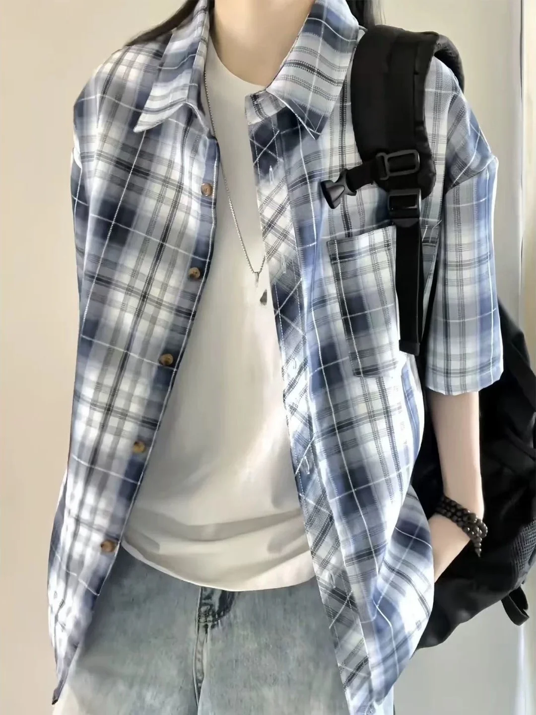 Loose Men's American Plaid Shirt Short Sleeve Summer Outdoor Sun Protection Five Sleeve Loose Shirt Jacket Blue Color
Loose Men's American Plaid Shirt Short Sleeve Summer Outdoor Sun Protection Five Sleeve Loose Shirt Jacket Blue Color
