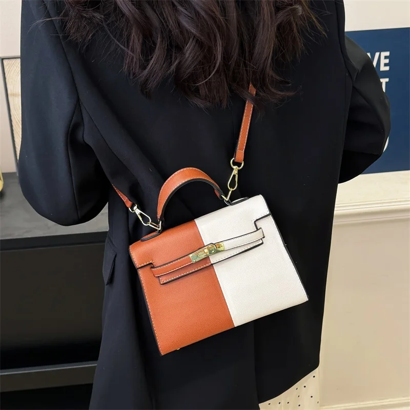 Stylish Clutch Bag With Vintage Look And Trendy Solid Color For Casual Outings And Leisure Time
Stylish Clutch Bag With Vintage Look And Trendy Solid Color For Casual Outings And Leisure Time