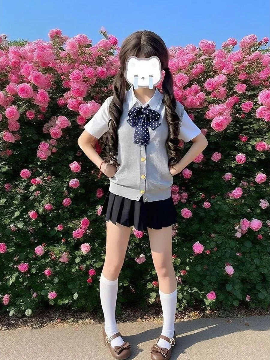 Soft Girl School Uniform Knitted Sweater Thin Cardigan Vest Top Layering Short Skirt Set Women's Fashion Ensemble College Style
Soft Girl School Uniform Knitted Sweater Thin Cardigan Vest Top Layering Short Skirt Set Women's Fashion Ensemble College Style