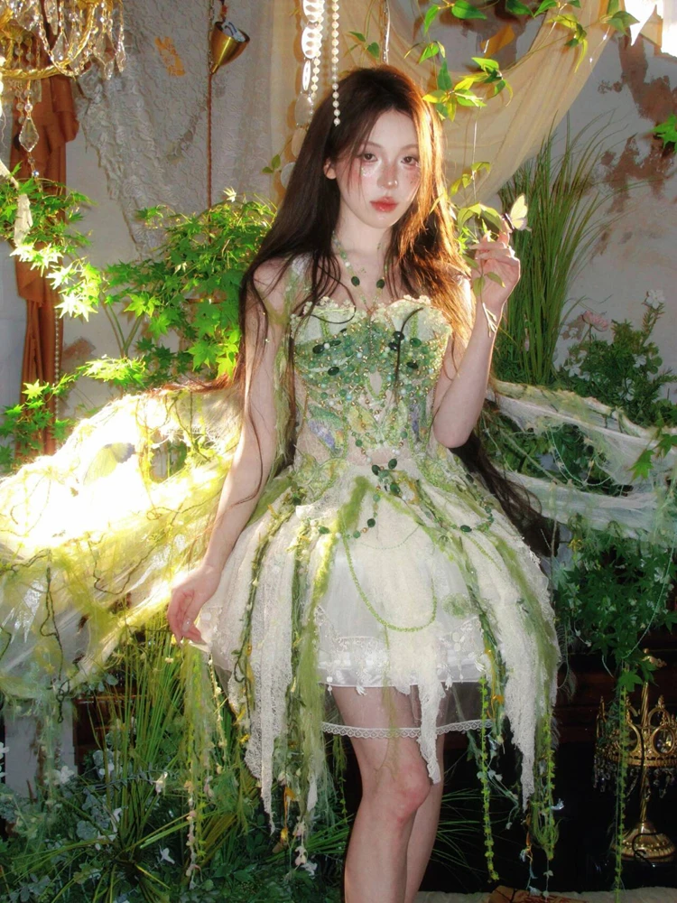 New Green Forest Fairy Glowing Atmosphere Forest System Girl Oil Painting Style Photography Artistic Costume Women's Fashion
New Green Forest Fairy Glowing Atmosphere Forest System Girl Oil Painting Style Photography Artistic Costume Women's Fashion