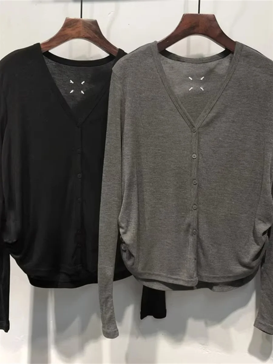 V-neck Long Sleeved T-shirt Women Spring Summer Thin Single Breasted Loose Cardigan Korean Embroidered Solid Sun Protection Top
V-neck Long Sleeved T-shirt Women Spring Summer Thin Single Breasted Loose Cardigan Korean Embroidered Solid Sun Protection Top