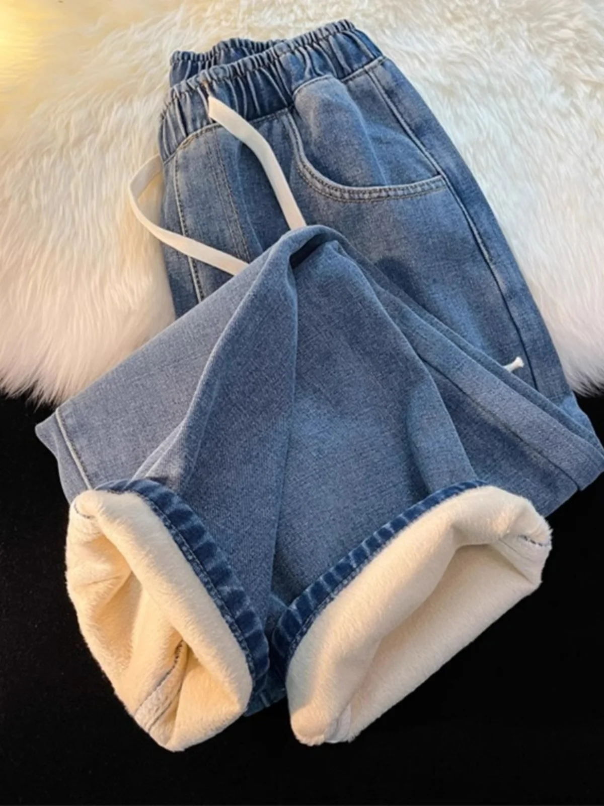 Women's Fleece Lined Straight Leg Jeans Warm Wide Leg Pants High Waist Trousers Autumn Winter Thick Denim Slimming Jeans
Women's Fleece Lined Straight Leg Jeans Warm Wide Leg Pants High Waist Trousers Autumn Winter Thick Denim Slimming Jeans