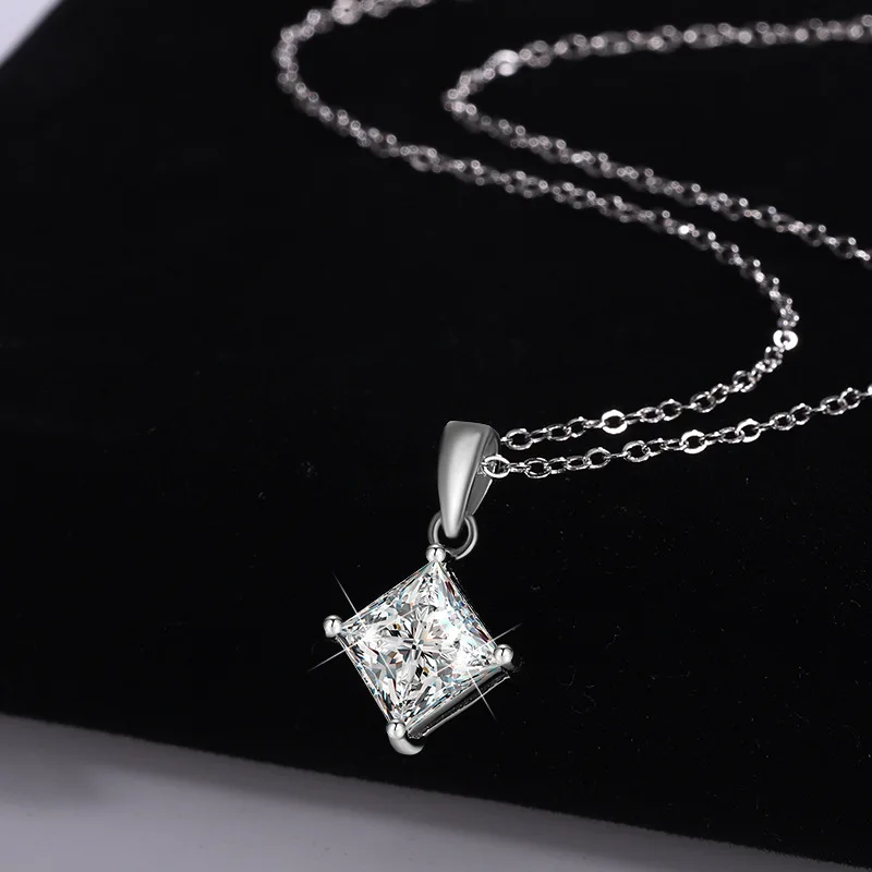JoyceJelly 1CT ожерелье с муассанитом огранки принцессы, стерлинговое серебро S925, сверкающий лабораторный кулон с бриллиантами, женские роскошные ювелирные изделия
JoyceJelly 1CT ожерелье с муассанитом огранки принцессы, стерлинговое серебро S925, сверкающий лабораторный кулон с бриллиантами, женские роскошные ювелирные изделия