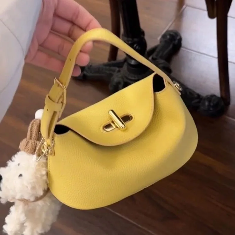 Women's 2025 new fashion small pu leather handbag luxury designer barrel fashion buckle solid chain shoulder bag women's handbag
Women's 2025 new fashion small pu leather handbag luxury designer barrel fashion buckle solid chain shoulder bag women's handbag