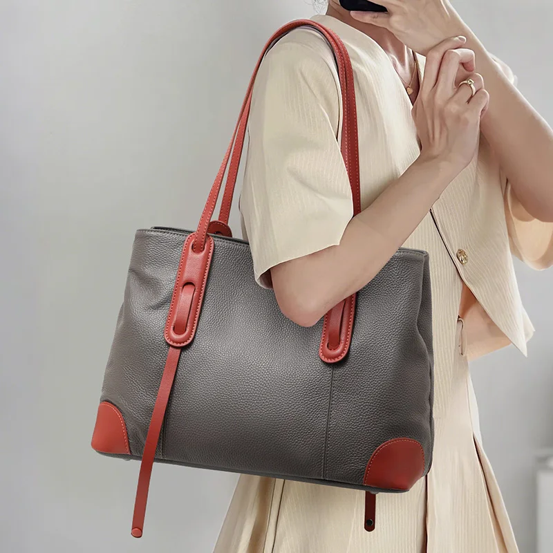 Genuine Leather Women's Bag, New Style, Large Capacity Women's Bag, High-end Sense, Stylish and Versatile Large Shoulder Bag
Genuine Leather Women's Bag, New Style, Large Capacity Women's Bag, High-end Sense, Stylish and Versatile Large Shoulder Bag