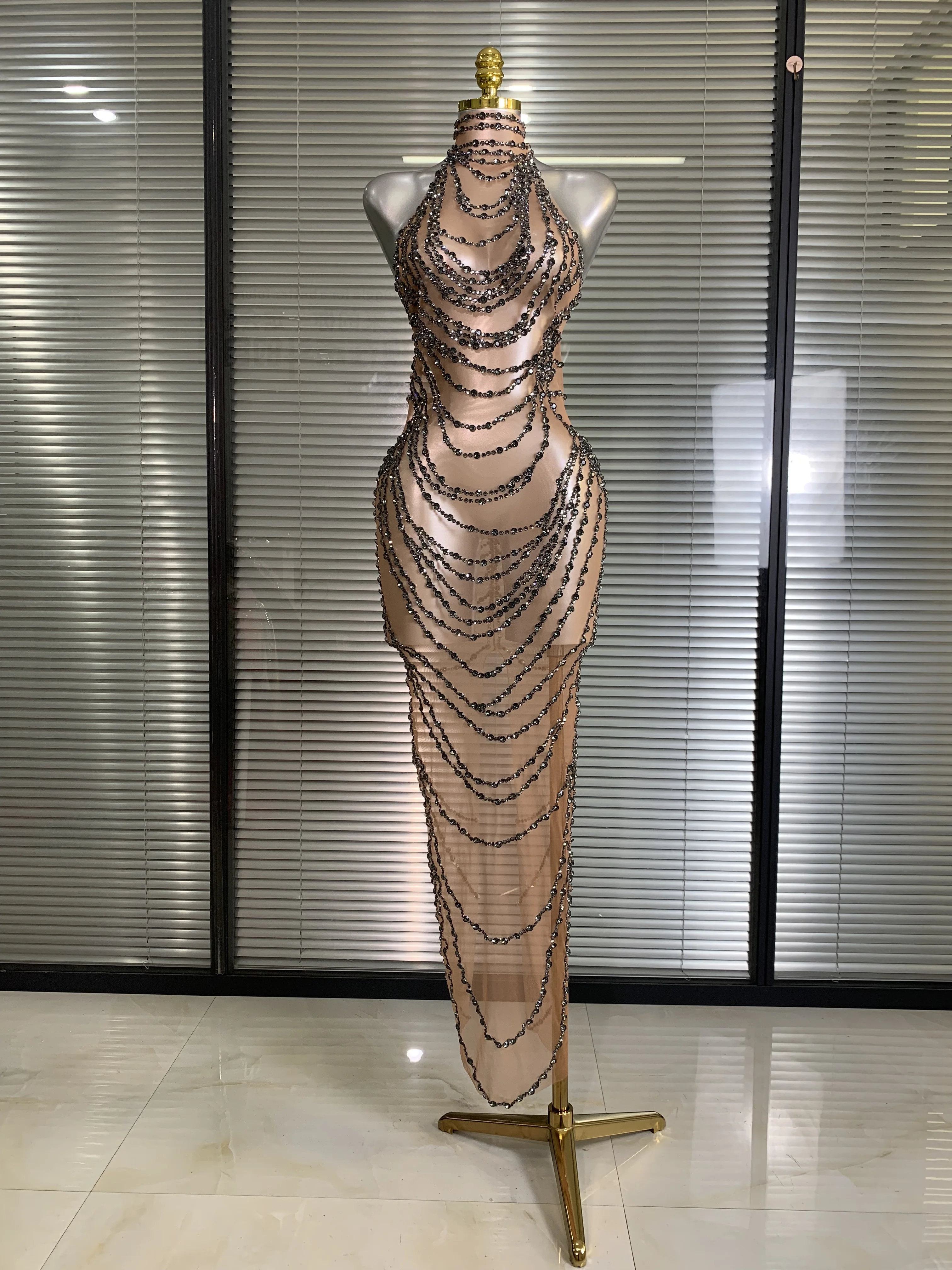 New Women Sexy Mesh Crystal Diamonds Sheer Long Maxi Dress See Through Gold Gray Party Costume Stage Performance Dress
New Women Sexy Mesh Crystal Diamonds Sheer Long Maxi Dress See Through Gold Gray Party Costume Stage Performance Dress