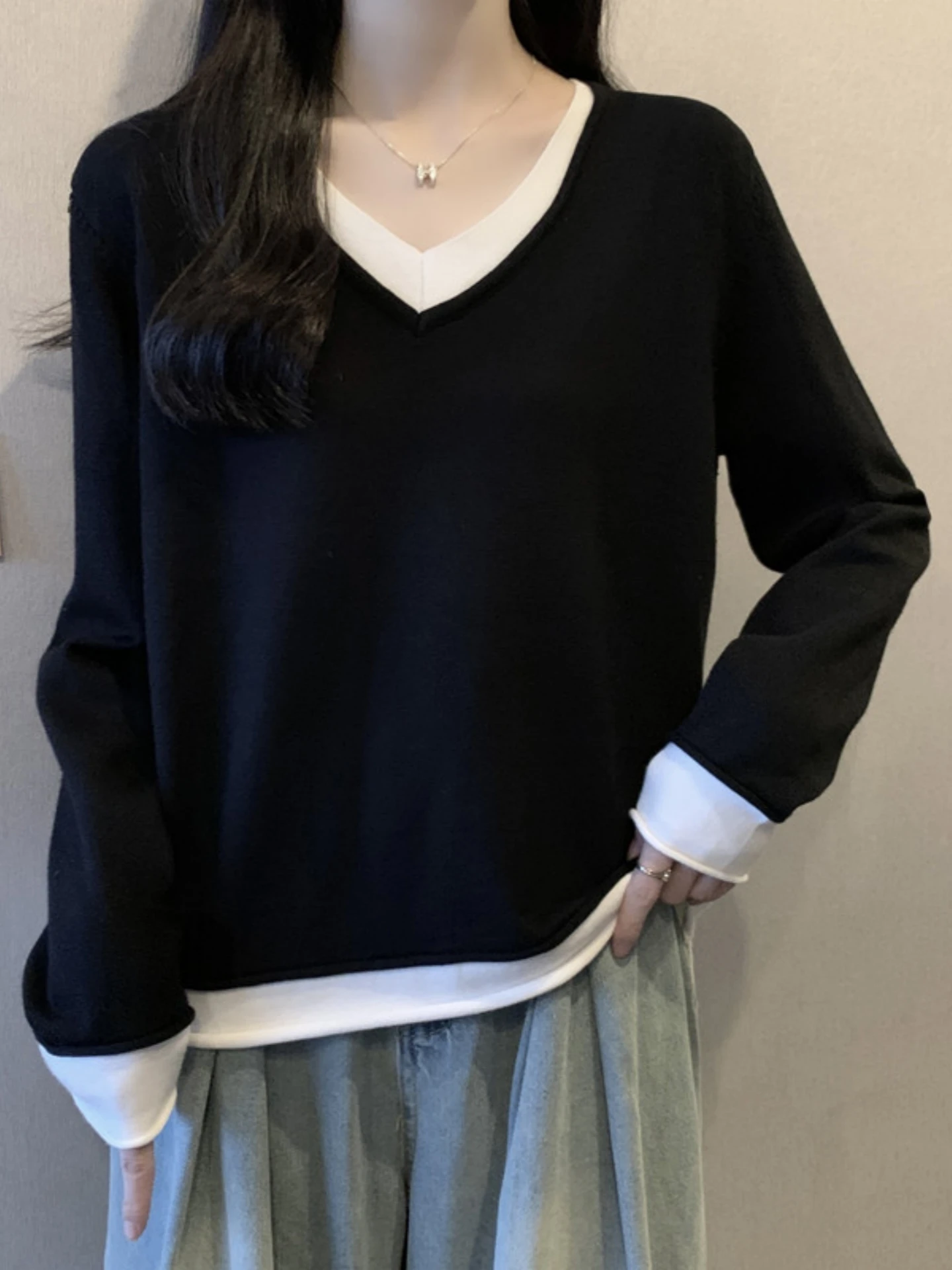 Slimming V-Neck Long Sleeve Knitted Base Shirt Women's Spring Autumn New Style plus Size Fat MM Design Sense Best Selling Top
Slimming V-Neck Long Sleeve Knitted Base Shirt Women's Spring Autumn New Style plus Size Fat MM Design Sense Best Selling Top
