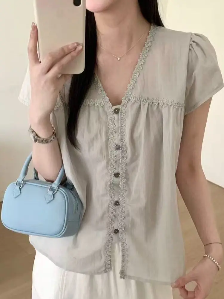 East Gate Women's Shirt Thin Splice Loose Design Sensation Straight Lace Trim Cardigan Outerwear Cotton Polyester Material
East Gate Women's Shirt Thin Splice Loose Design Sensation Straight Lace Trim Cardigan Outerwear Cotton Polyester Material