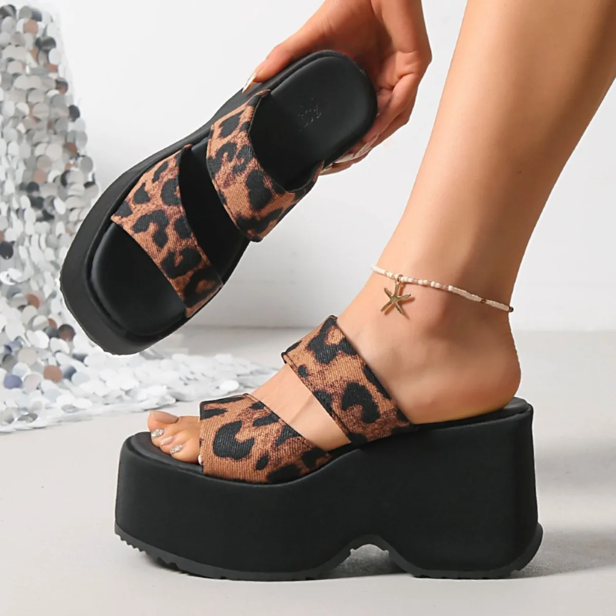 Platform Slippers Women 2026 New Summer Comfortable Wedge Heels Sandals Woman Solid Non Slip Thick Sole Sandals Shoes for Women
Platform Slippers Women 2026 New Summer Comfortable Wedge Heels Sandals Woman Solid Non Slip Thick Sole Sandals Shoes for Women