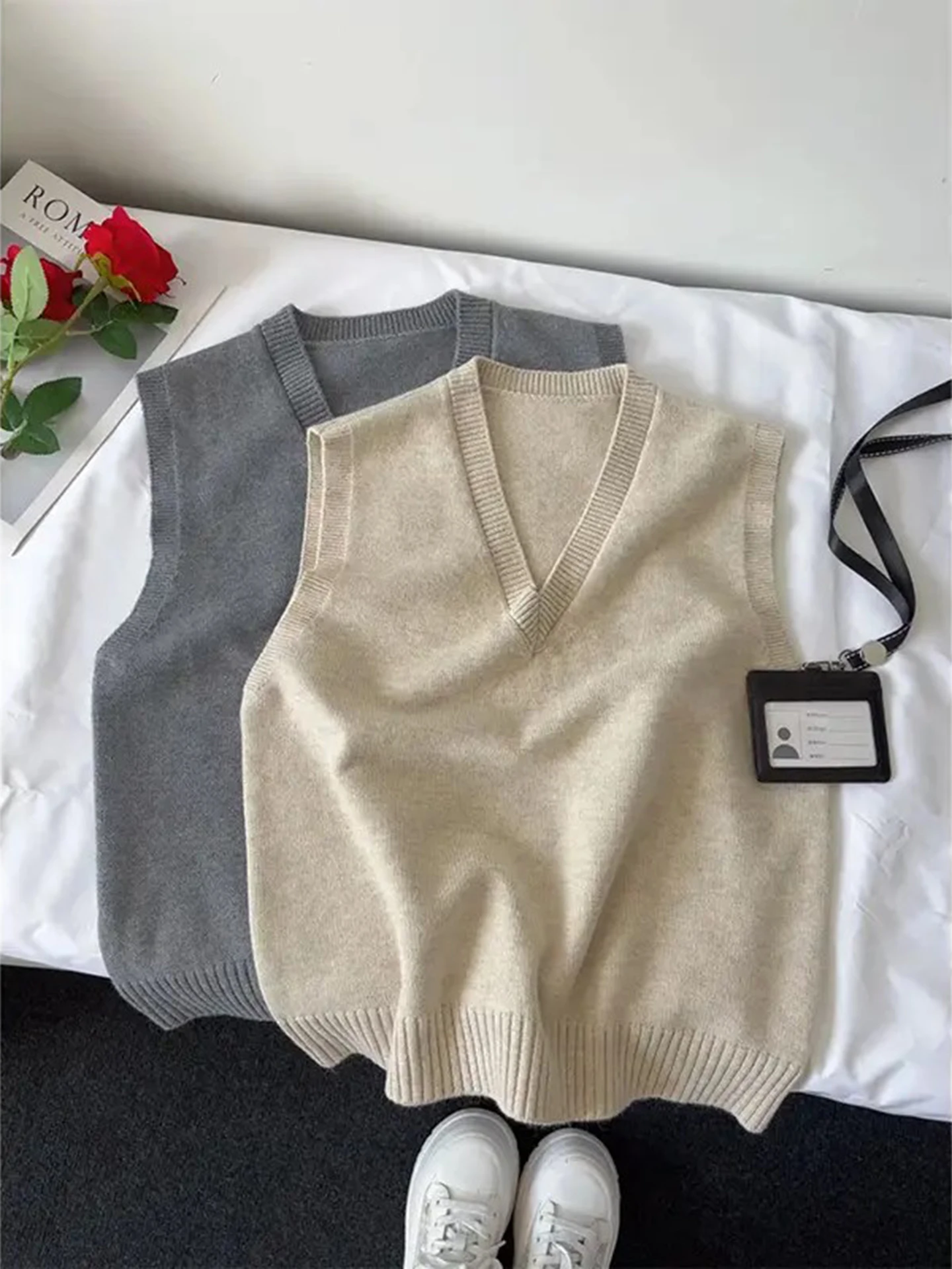 Men's Knitted V-Ne Vest Svel College Sle Layering Top Polyester Fiber Casual Wear Autumn Season Faionable Sweater
Men's Knitted V-Ne Vest Svel College Sle Layering Top Polyester Fiber Casual Wear Autumn Season Faionable Sweater