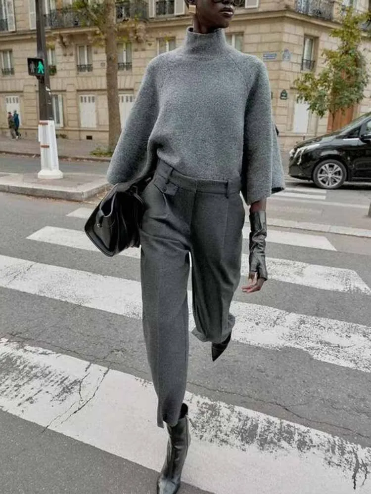 European and American style winter new arrivals fashionable and simple women's loose stand collar wide sleeve knitwear
European and American style winter new arrivals fashionable and simple women's loose stand collar wide sleeve knitwear
