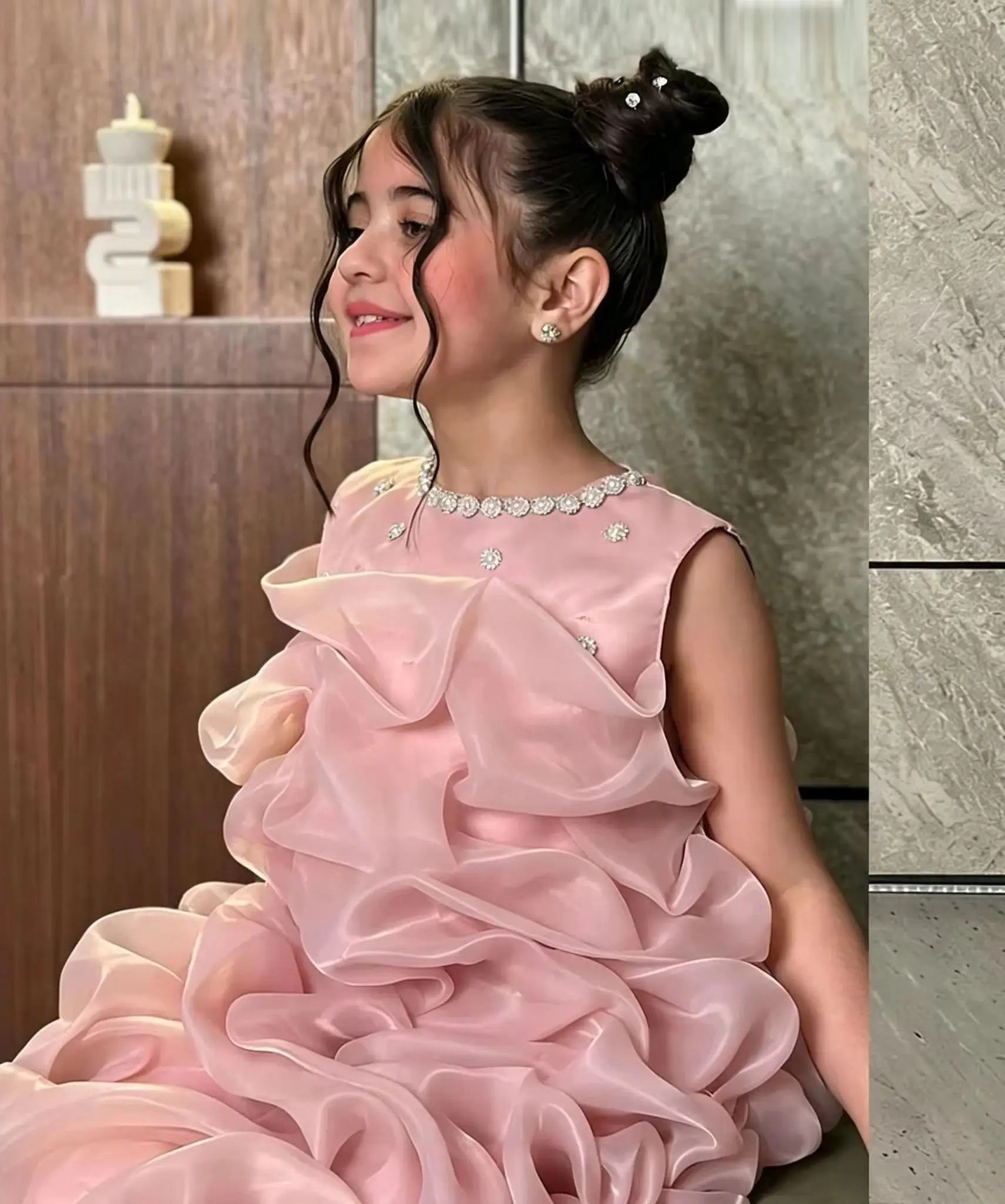 Princess Pink Flower Girl Dress For Wedding Sleeveless Rruffle Knee Lenght Kids Birthday Party First Communion Gowns Custom
Princess Pink Flower Girl Dress For Wedding Sleeveless Rruffle Knee Lenght Kids Birthday Party First Communion Gowns Custom
