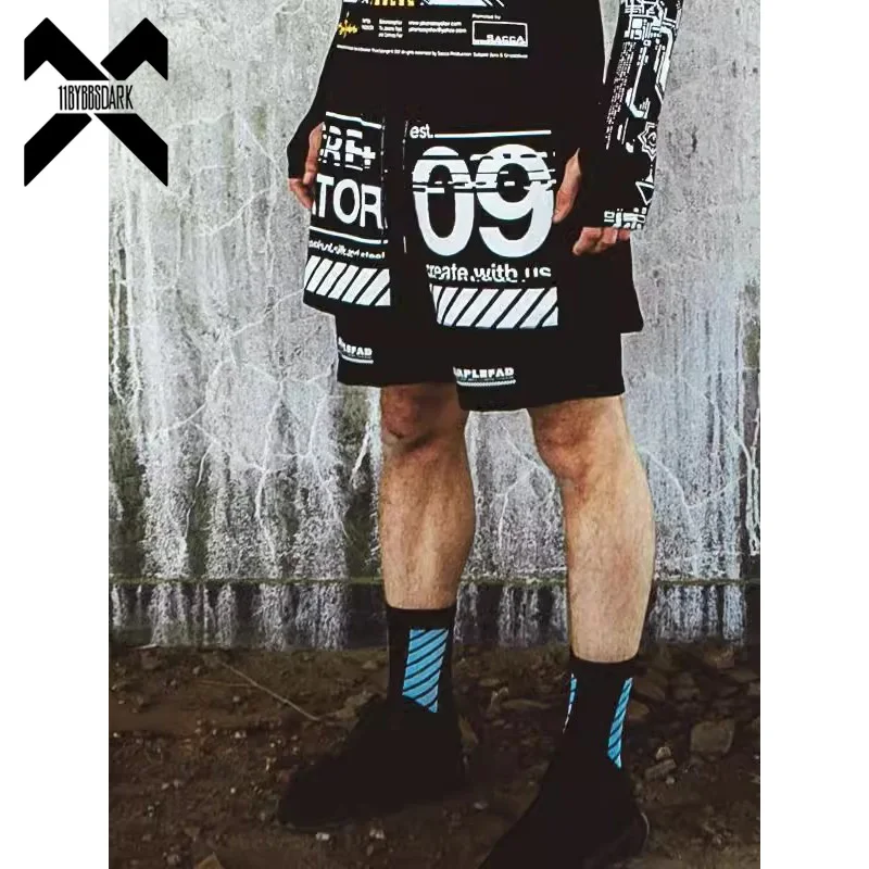 2025 New Summer Punk Shorts Men Streetwear Creative Printed Short Pant Male Elastic Waist Tactical Functional Shorts Techwear
2025 New Summer Punk Shorts Men Streetwear Creative Printed Short Pant Male Elastic Waist Tactical Functional Shorts Techwear