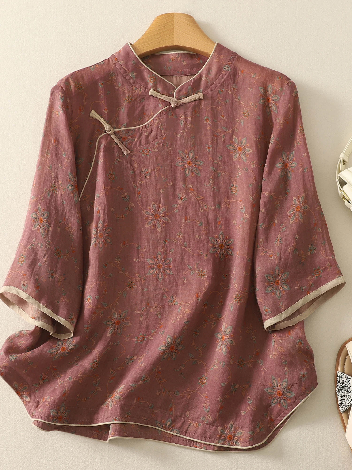 Повседневный цветочный принт irt, большой размер, женский воротник-стойка с боковыми пуговицами, Seven Sve Zen, чайный костюм для отдыха, топ, защита от старения 
Повседневный цветочный принт irt, большой размер, женский воротник-стойка с боковыми пуговицами, Seven Sve Zen, чайный костюм для отдыха, топ, защита от старения