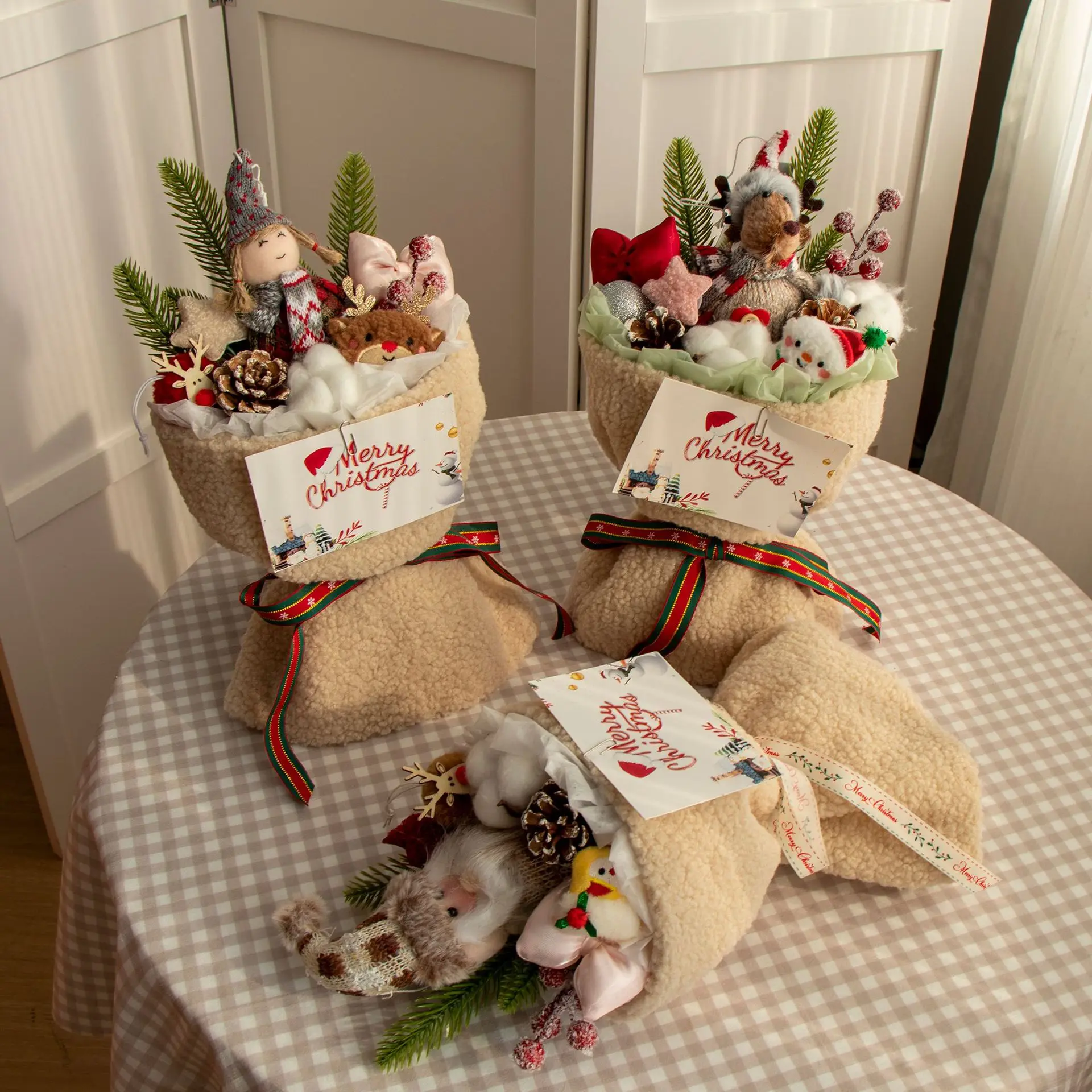 New Santa Claus Ornaments, Dolls, Bouquets, Christmas Eve Gifts, Suitable For Holiday Decoration, Enhance The Warm Atmosphere
New Santa Claus Ornaments, Dolls, Bouquets, Christmas Eve Gifts, Suitable For Holiday Decoration, Enhance The Warm Atmosphere