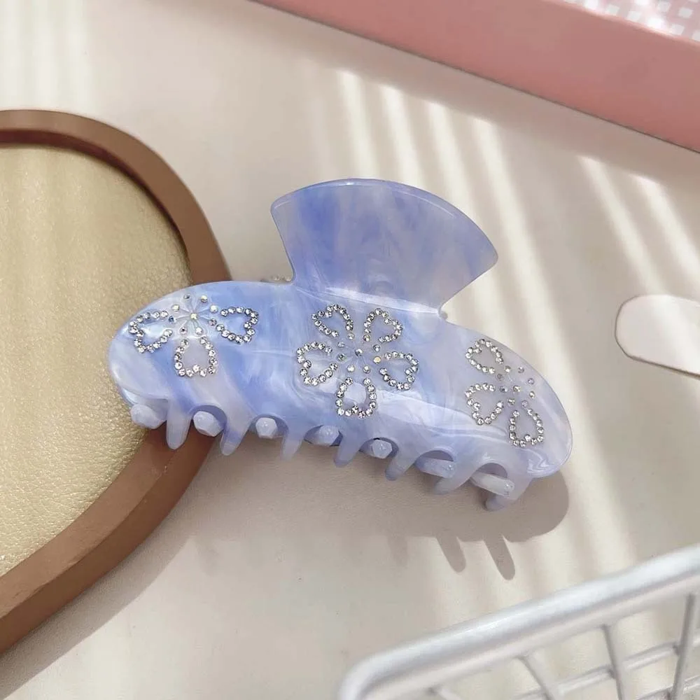 Iridescent Rhinestone-inlay Hair Claw Korean Style Contrast Color Women Shark Clip Waterproof Flower Acrylic Hair Claw Girls
Iridescent Rhinestone-inlay Hair Claw Korean Style Contrast Color Women Shark Clip Waterproof Flower Acrylic Hair Claw Girls