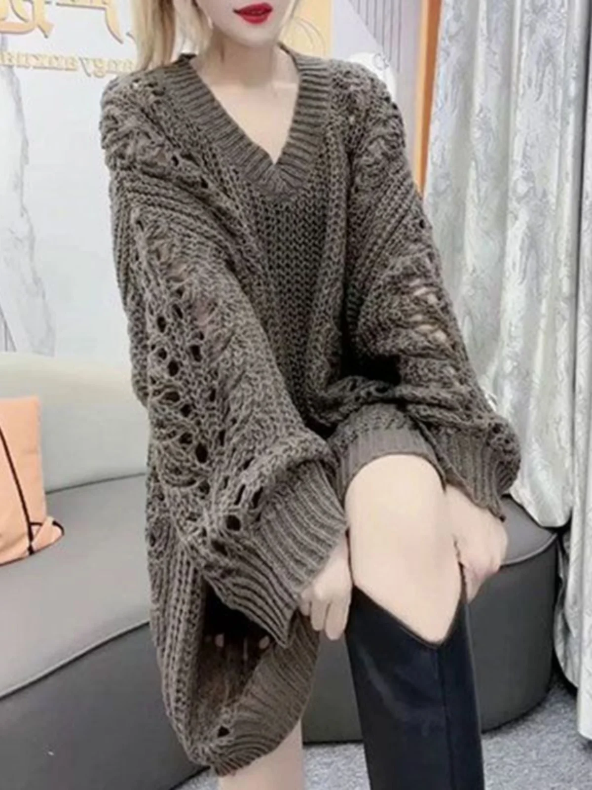 Korean Style Soft V-Neck Knitted Sweater Loose Fit Overhead Women's Top Hollow out Design Autumn New Lazy Style Fashion
Korean Style Soft V-Neck Knitted Sweater Loose Fit Overhead Women's Top Hollow out Design Autumn New Lazy Style Fashion