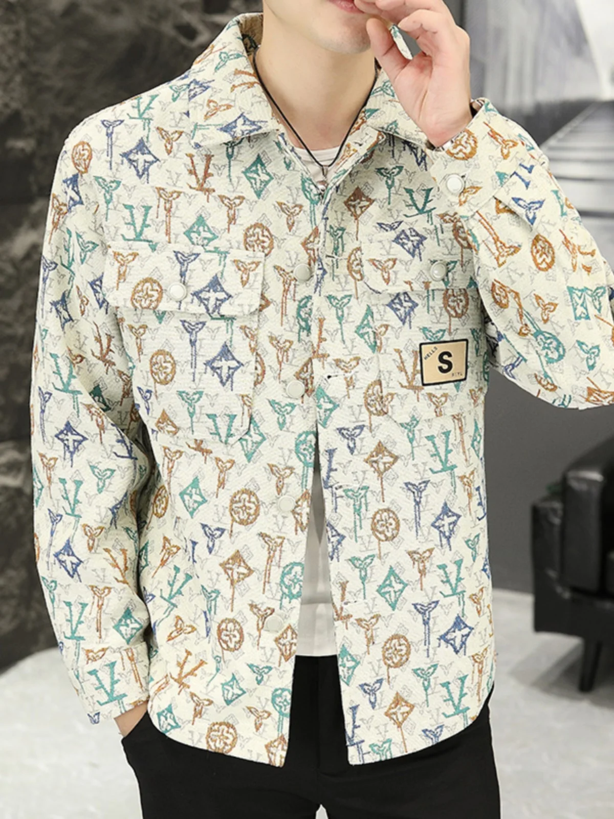 Мужская куртка Slim Fit для весны и осени, модная повседневная куртка с воротником-стойкой, корейская версия, молодежная стильная верхняя одежда
Мужская куртка Slim Fit для весны и осени, модная повседневная куртка с воротником-стойкой, корейская версия, молодежная стильная верхняя одежда