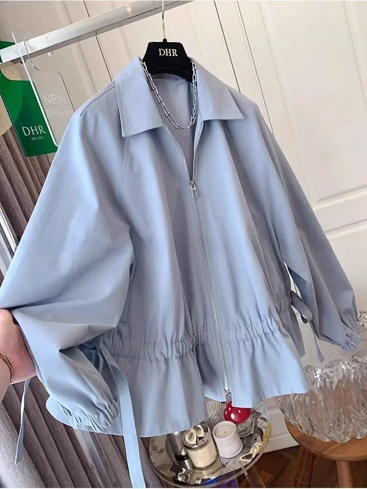 Женская ветровка больших размеров (до 300 фунтов), свободного кроя, скрывающая недостатки фигуры, весенняя новинка, корейская версия, для повседневной носки
Женская ветровка больших размеров (до 300 фунтов), свободного кроя, скрывающая недостатки фигуры, весенняя новинка, корейская версия, для повседневной носки