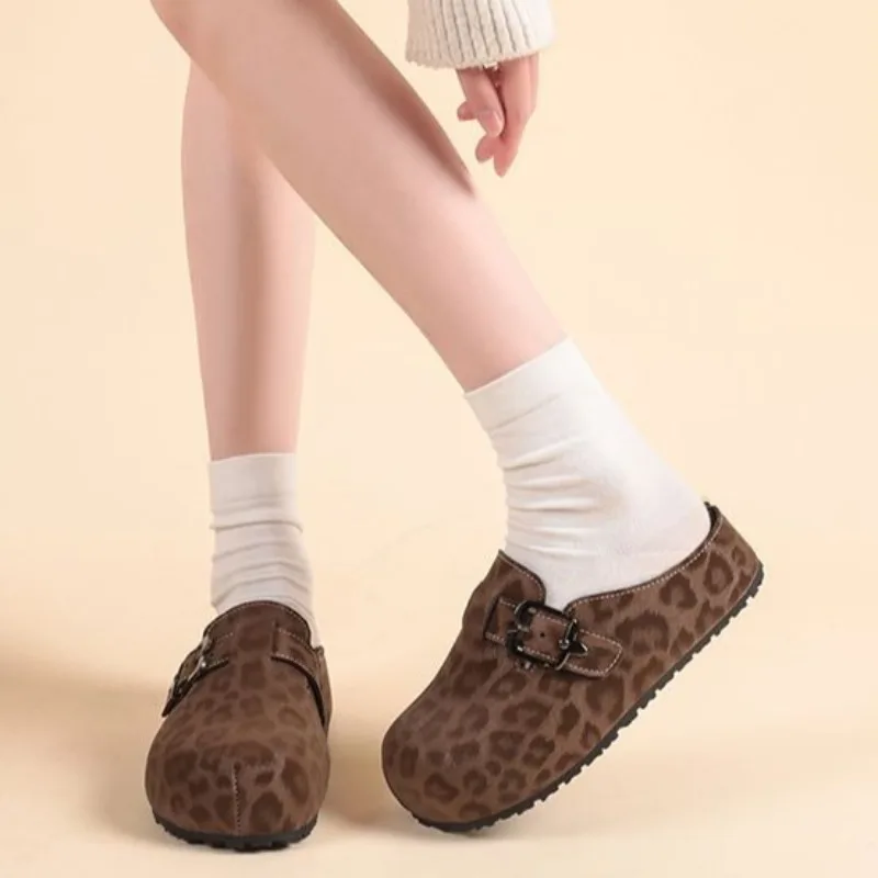 Модные мюли с леопардовым принтом, повседневные туфли без застежек с круглым носком для женщин, универсальная обувь для ранней весны/осени, новинка 2026 года
Модные мюли с леопардовым принтом, повседневные туфли без застежек с круглым носком для женщин, универсальная обувь для ранней весны/осени, новинка 2026 года