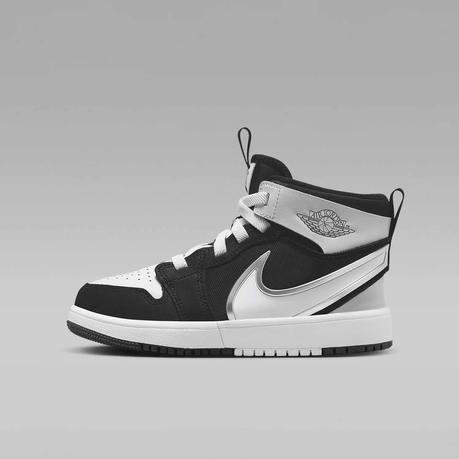 Nike genuine JORDAN children's lightweight and cushioned center top casual sports shoes FQ182-001
Nike genuine JORDAN children's lightweight and cushioned center top casual sports shoes FQ182-001