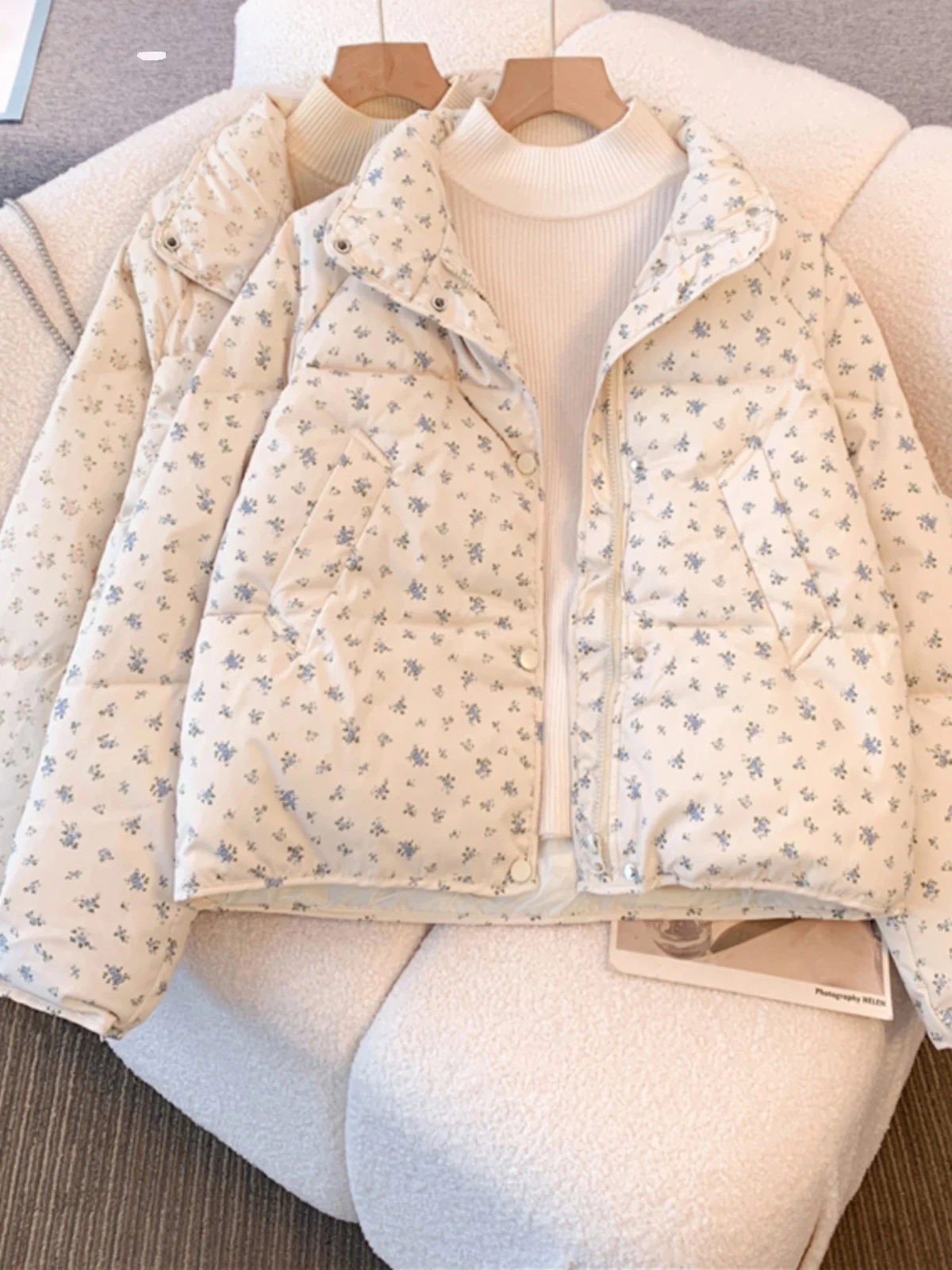 Women's Loose Casual Thiened Winter Jaet Floral Print down Cotton Puffer ort Bread Sle Coat Warm Comfortable Outerwear
Women's Loose Casual Thiened Winter Jaet Floral Print down Cotton Puffer ort Bread Sle Coat Warm Comfortable Outerwear