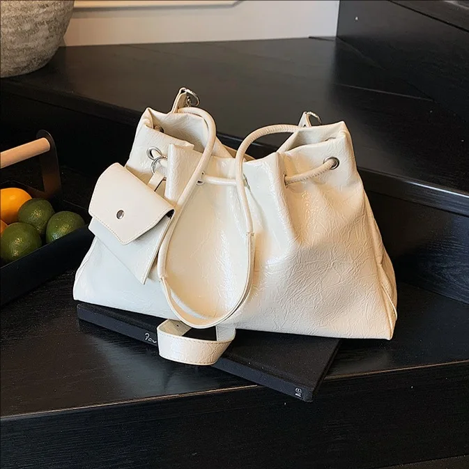 2025 Summer New Simple High-end Shoulder Bag for Women Luxury Designer Tote Bag Crossbody Bucket Bag for Commuting Style
2025 Summer New Simple High-end Shoulder Bag for Women Luxury Designer Tote Bag Crossbody Bucket Bag for Commuting Style