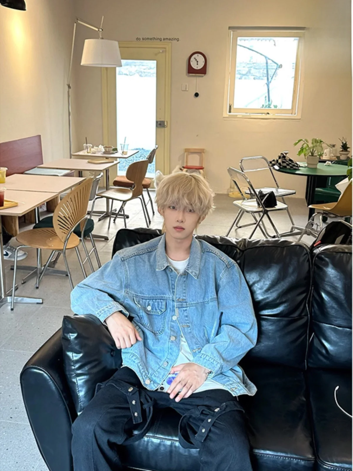 Мужская джинсовая куртка в американском стиле, молодежная повседневная модная рабочая одежда, пальто из смесового полиэстера и хлопка, верхняя одежда с длинными рукавами
Мужская джинсовая куртка в американском стиле, молодежная повседневная модная рабочая одежда, пальто из смесового полиэстера и хлопка, верхняя одежда с длинными рукавами