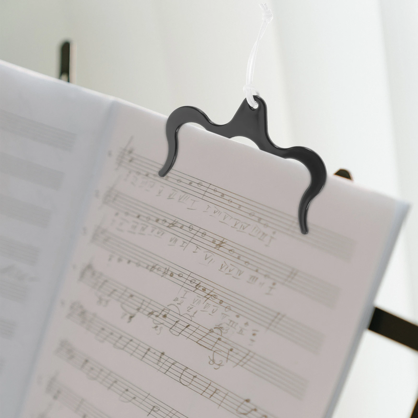 1pcs Sheet Music Clip Plastic Score Holder for Book Page M-Shaped Easy to Carry Practical for Musicians
1pcs Sheet Music Clip Plastic Score Holder for Book Page M-Shaped Easy to Carry Practical for Musicians