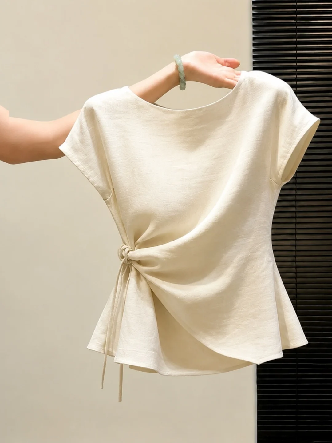 Korean Style T-Shirt Women's Slim Fit Short Sleeve round Neck Pullover Top Elegant Knot Design Summer Fashionable Casual Wear
Korean Style T-Shirt Women's Slim Fit Short Sleeve round Neck Pullover Top Elegant Knot Design Summer Fashionable Casual Wear