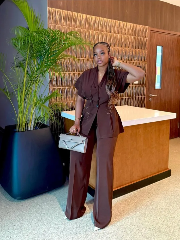 Lady Two-piece V-neck Cardigan Top High-waisted Wide-leg Trousers Suit Casual Commuting Office Suit Fashion Clothing 2-piece Set
Lady Two-piece V-neck Cardigan Top High-waisted Wide-leg Trousers Suit Casual Commuting Office Suit Fashion Clothing 2-piece Set