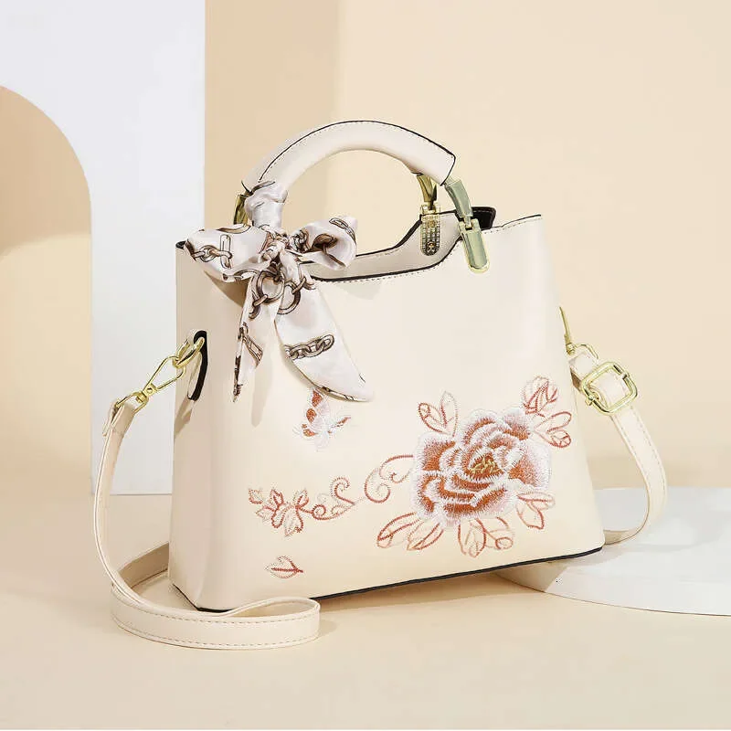 Designer Bag Women Crossbody Embroidered Tote 2025 New Versatile Fashion Single Shoulder
Designer Bag Women Crossbody Embroidered Tote 2025 New Versatile Fashion Single Shoulder