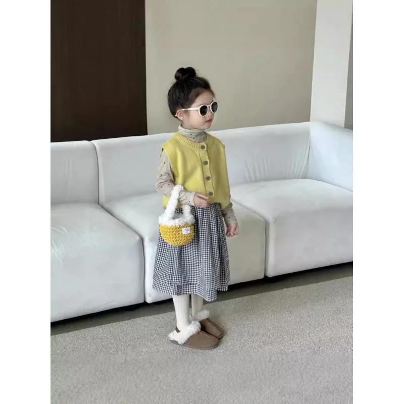 2024Autumn New Children's Vest Girl's Cardigan Little Girl Sweater Solid Color Sweater Fashion Tops
2024Autumn New Children's Vest Girl's Cardigan Little Girl Sweater Solid Color Sweater Fashion Tops