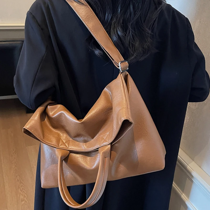 PU Leather Autumn Winter Korean Large Capacity Commuter Shoulder Bag Vintage Versatile New Handheld Tote Bag Women Crossbody Bag
PU Leather Autumn Winter Korean Large Capacity Commuter Shoulder Bag Vintage Versatile New Handheld Tote Bag Women Crossbody Bag