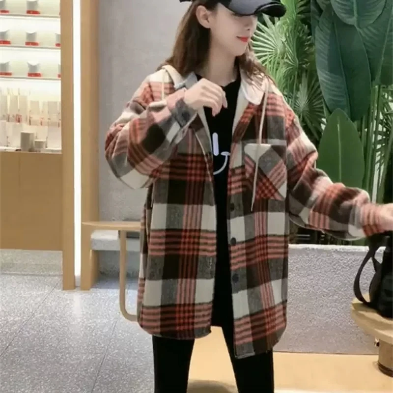 2024 Spring New Korean Edition Hooded Women Warm Checkered Shirt Coat Casual Wool Plush Thickened Top Brand Style Women Coat
2024 Spring New Korean Edition Hooded Women Warm Checkered Shirt Coat Casual Wool Plush Thickened Top Brand Style Women Coat