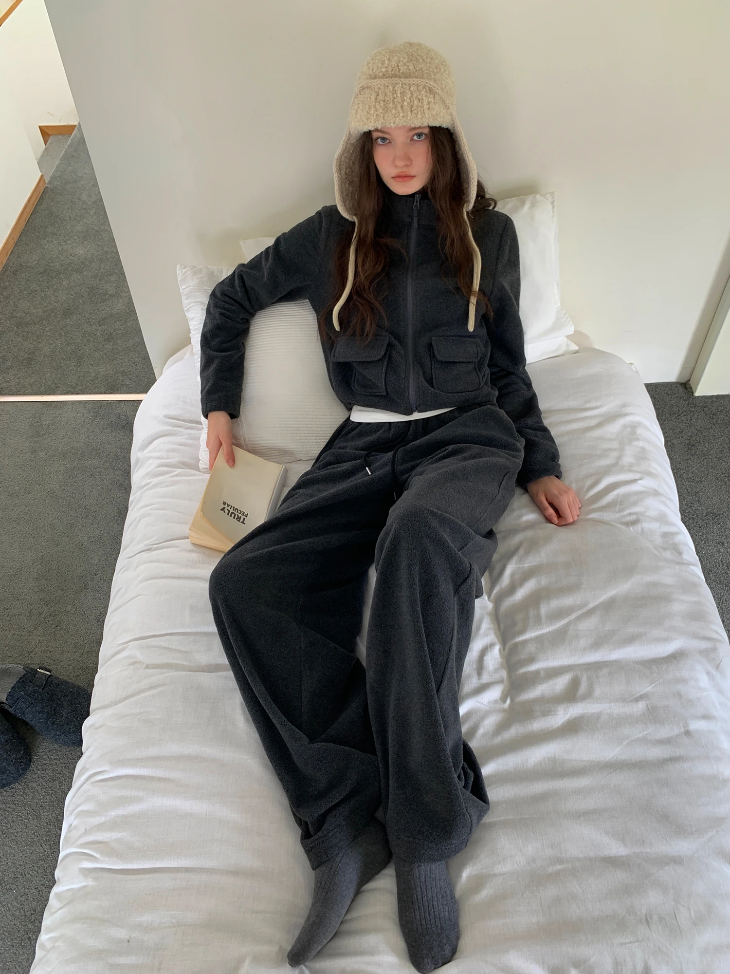 EGGKA Fleece Zipper Hoodie Stand Collar Short Jacket Drawstring Casual Pants Autumn Winter Commuting Simple Polyester Fiber
EGGKA Fleece Zipper Hoodie Stand Collar Short Jacket Drawstring Casual Pants Autumn Winter Commuting Simple Polyester Fiber