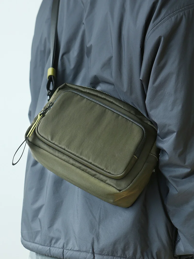 Outdoor Large Capacity Nylon Shoulder Bag
Outdoor Large Capacity Nylon Shoulder Bag