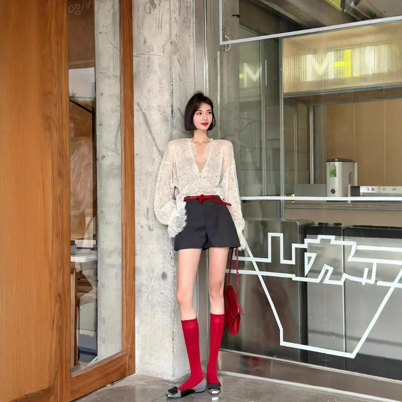 French Long-sleeved Lace Top Women's Spring New Style High-waisted Slimming Casual Wide-leg Shorts Two-piece Set Fashionable New
French Long-sleeved Lace Top Women's Spring New Style High-waisted Slimming Casual Wide-leg Shorts Two-piece Set Fashionable New