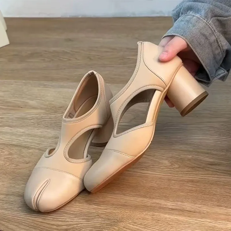2026 Summer Fashion Patchwork Mary Janes Tabi Women Pumps Ballet Style Hollow Out Split Toe Thick High Heels Casual Chunky Shoes
2026 Summer Fashion Patchwork Mary Janes Tabi Women Pumps Ballet Style Hollow Out Split Toe Thick High Heels Casual Chunky Shoes