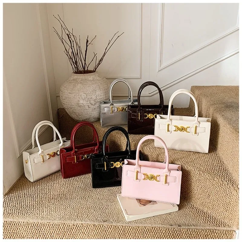 Однотонная сумка с застежкой-замком, изысканная текстурированная сумочка, универсальная модель для ношения на плече и через плечо, идеально подходит для повседневных и элегантных случаев.
Однотонная сумка с застежкой-замком, изысканная текстурированная сумочка, универсальная модель для ношения на плече и через плечо, идеально подходит для повседневных и элегантных случаев.