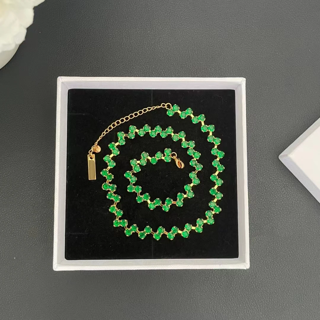 Geometric splicing emerald white diamond minimalist temperament fashionable short necklace
Geometric splicing emerald white diamond minimalist temperament fashionable short necklace