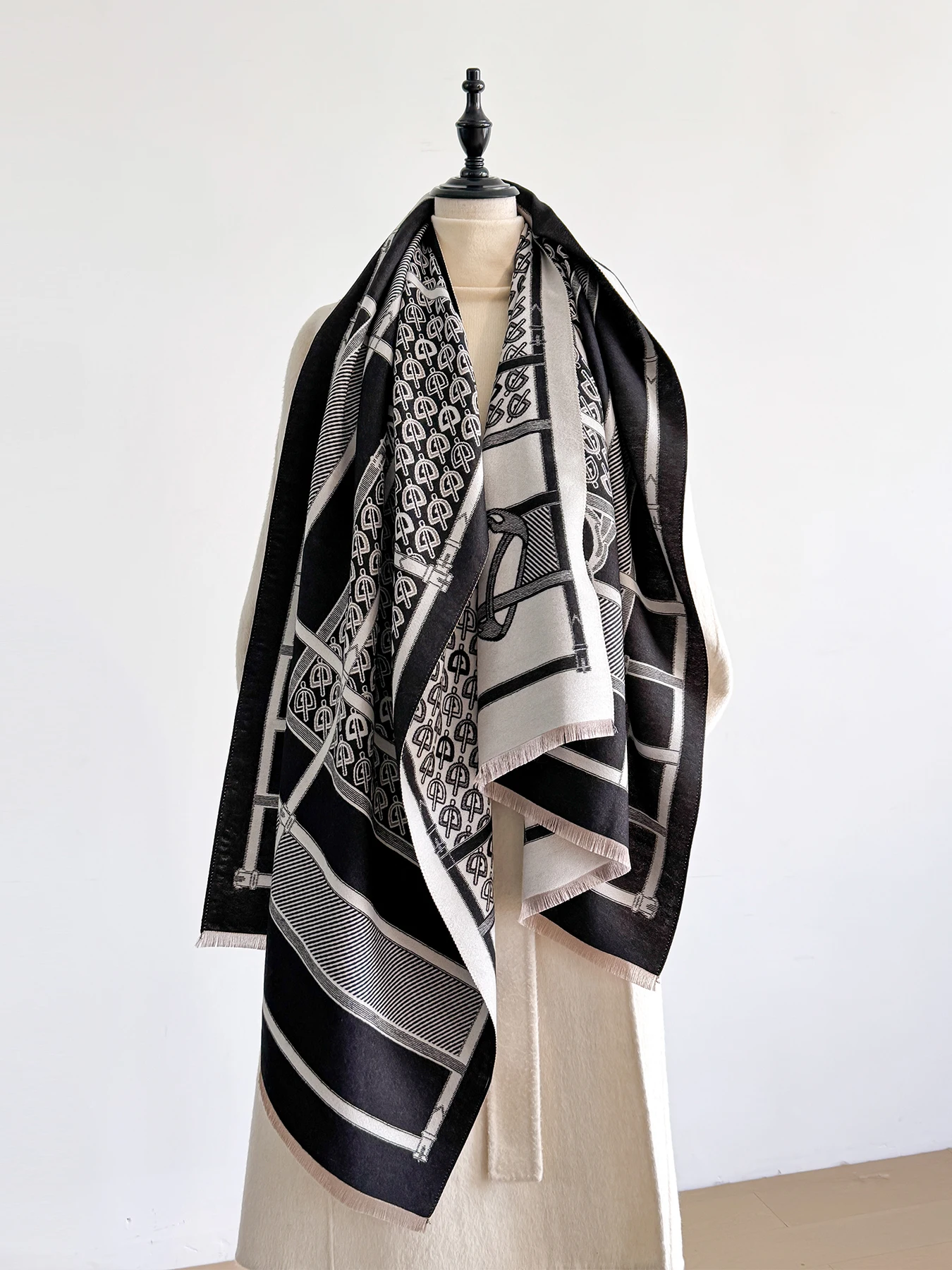 Элегантный женский зимний шарф с узором, толстая двусторонняя шаль из искусственной пашмины, теплый платок, женское одеяло, модный аксессуар
Элегантный женский зимний шарф с узором, толстая двусторонняя шаль из искусственной пашмины, теплый платок, женское одеяло, модный аксессуар